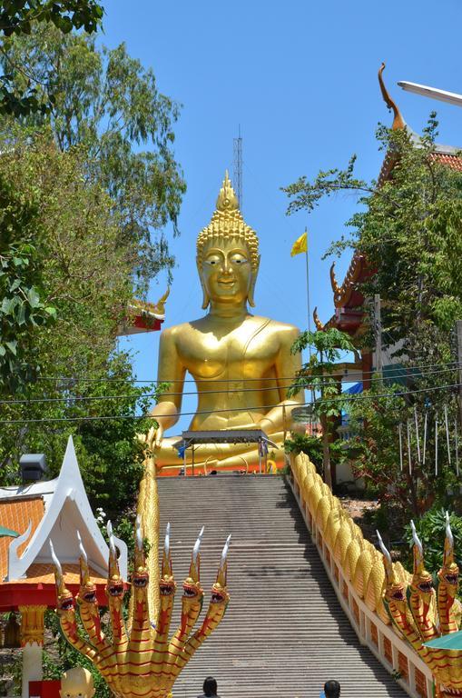 Lotus Art Guesthouse Pattaya Bagian luar foto