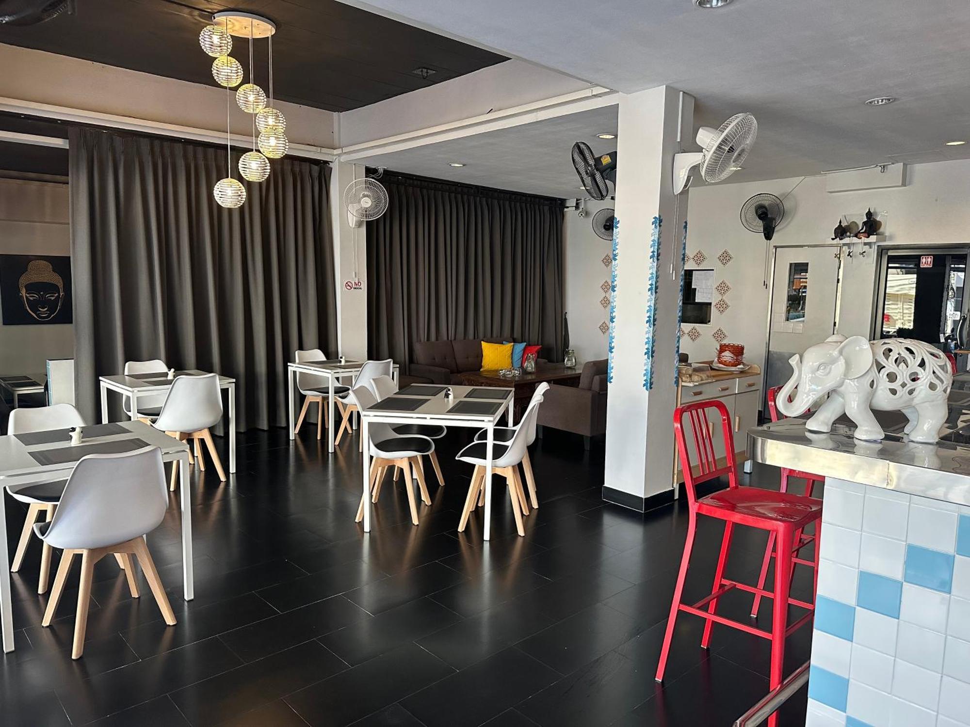 Lotus Art Guesthouse Pattaya Bagian luar foto