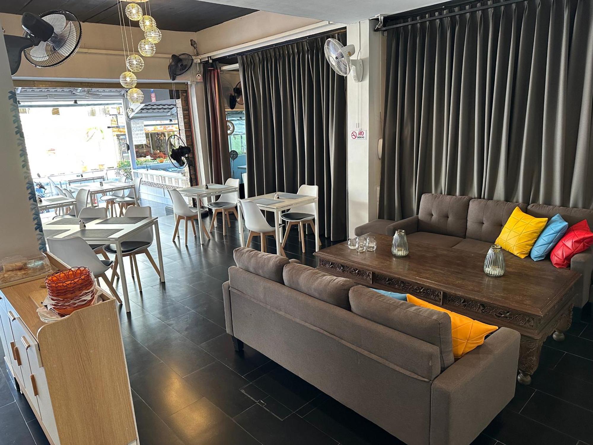 Lotus Art Guesthouse Pattaya Bagian luar foto