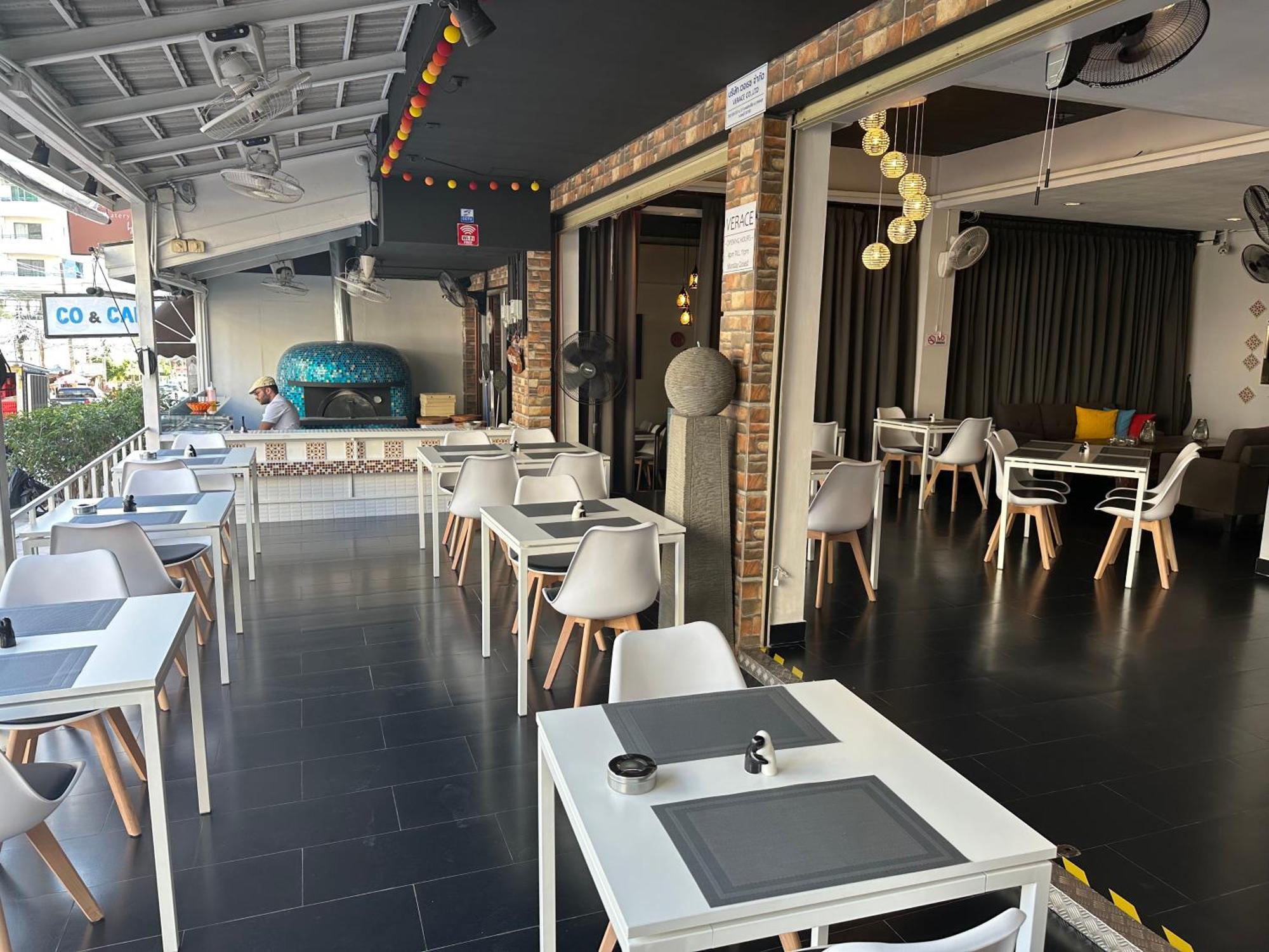 Lotus Art Guesthouse Pattaya Bagian luar foto