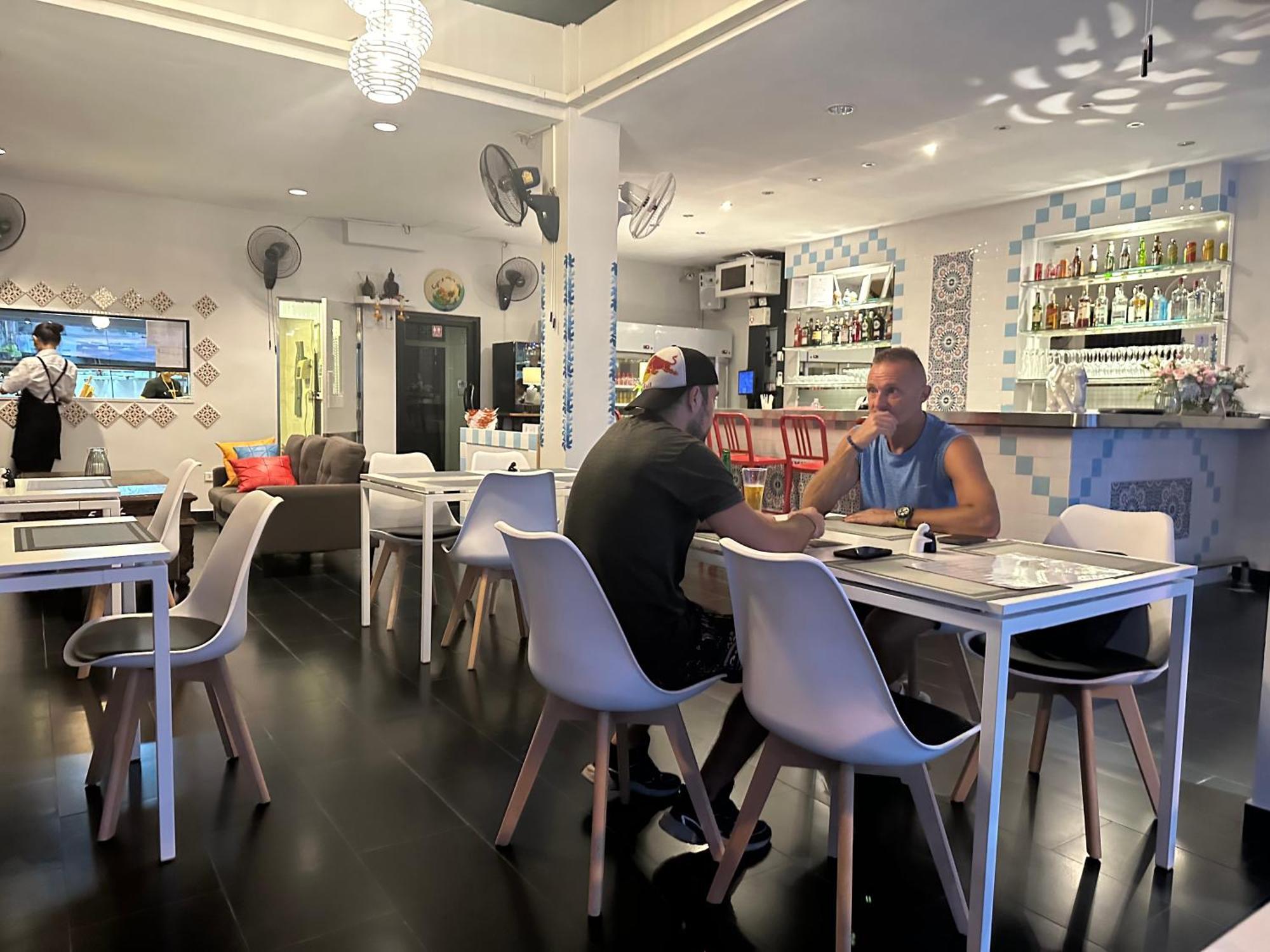Lotus Art Guesthouse Pattaya Bagian luar foto