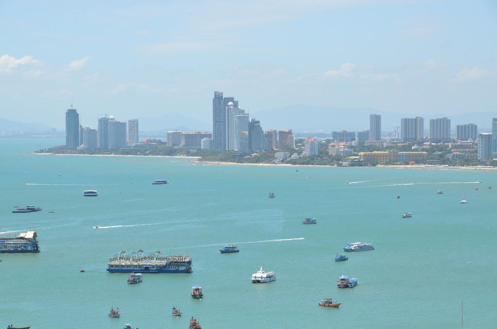 Lotus Art Guesthouse Pattaya Bagian luar foto