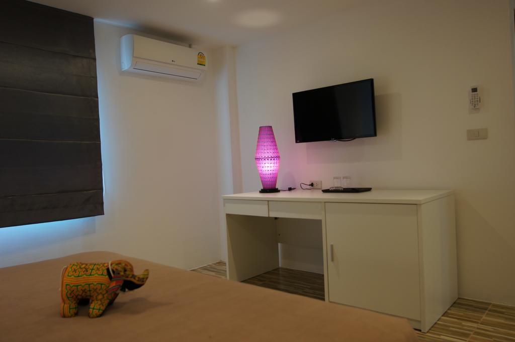 Lotus Art Guesthouse Pattaya Bagian luar foto