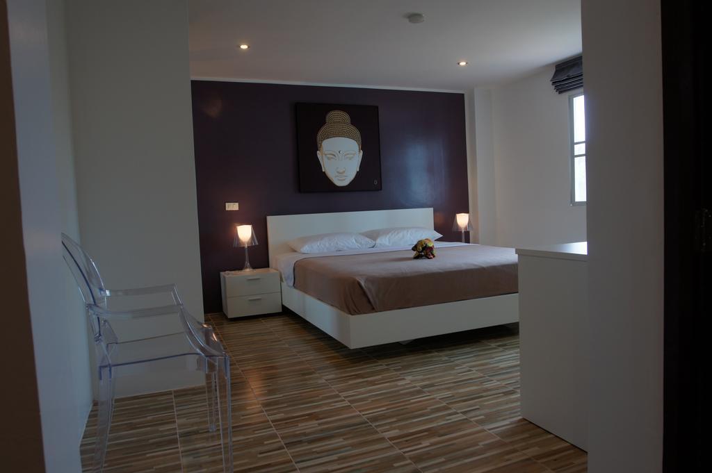 Lotus Art Guesthouse Pattaya Bagian luar foto