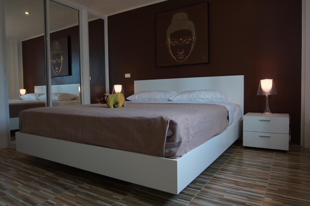 Lotus Art Guesthouse Pattaya Bagian luar foto