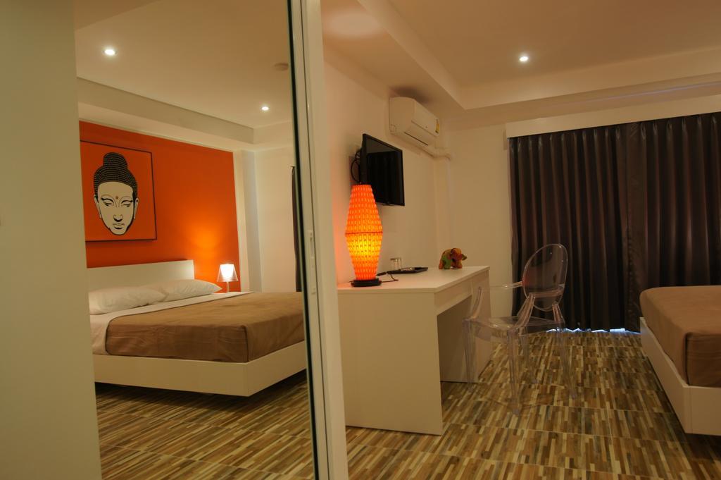 Lotus Art Guesthouse Pattaya Bagian luar foto