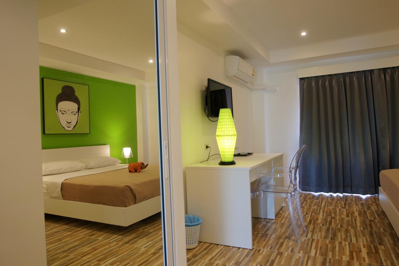 Lotus Art Guesthouse Pattaya Bagian luar foto