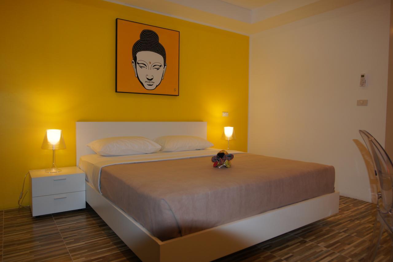Lotus Art Guesthouse Pattaya Bagian luar foto